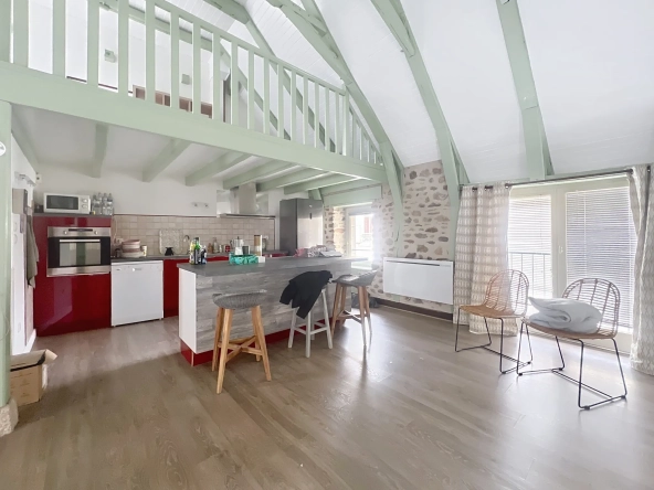 Immeuble résidentiel avec 2 appartements et garage au centre d'Argentat