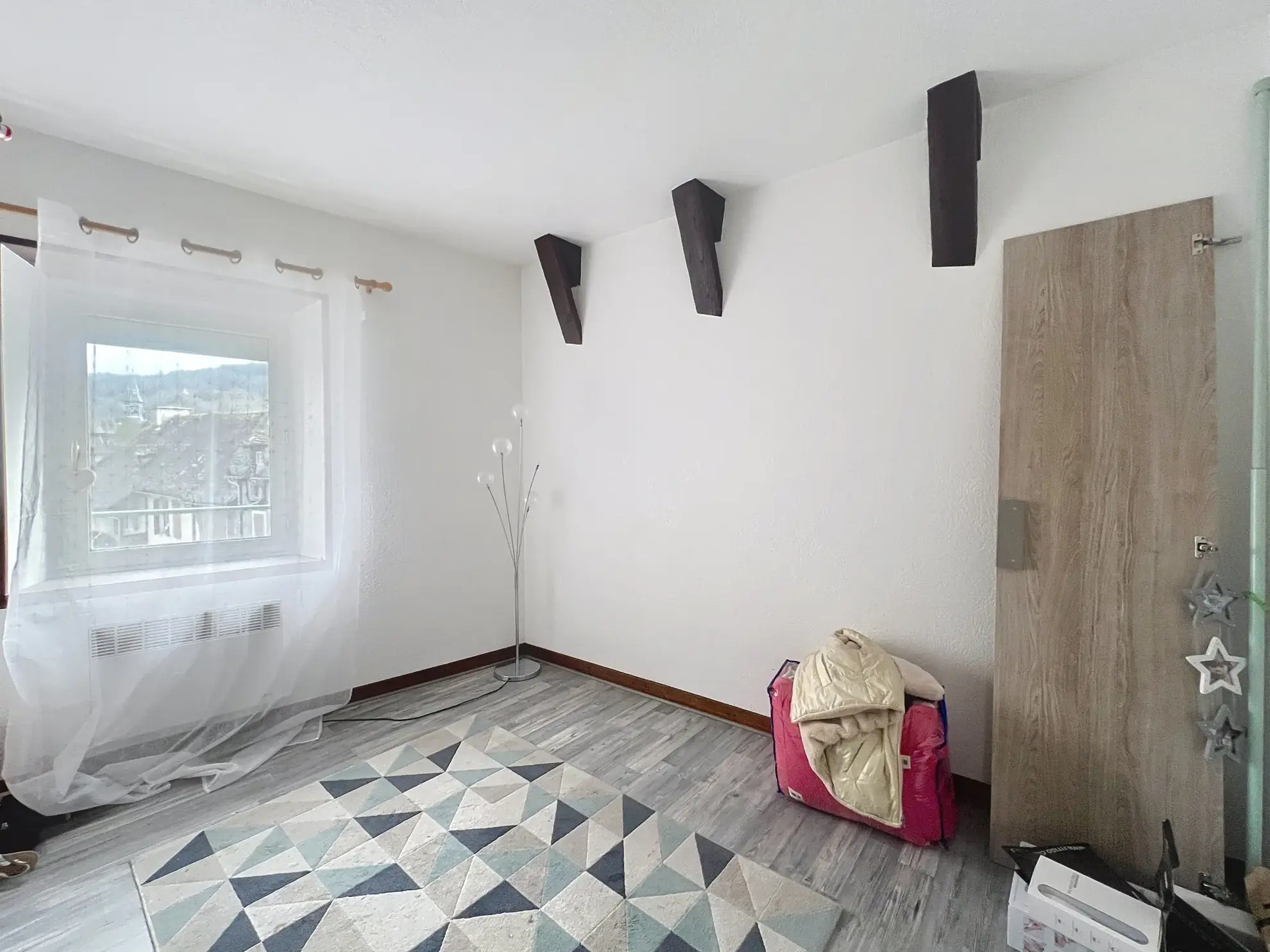 Immeuble résidentiel avec 2 appartements et garage au centre d'Argentat 
