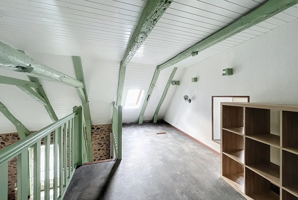 Immeuble résidentiel avec 2 appartements et garage au centre d'Argentat 