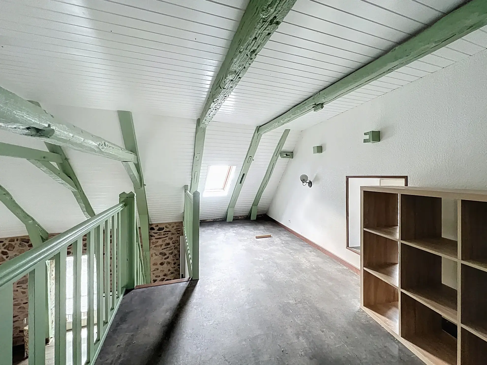 Immeuble résidentiel avec 2 appartements et garage au centre d'Argentat 