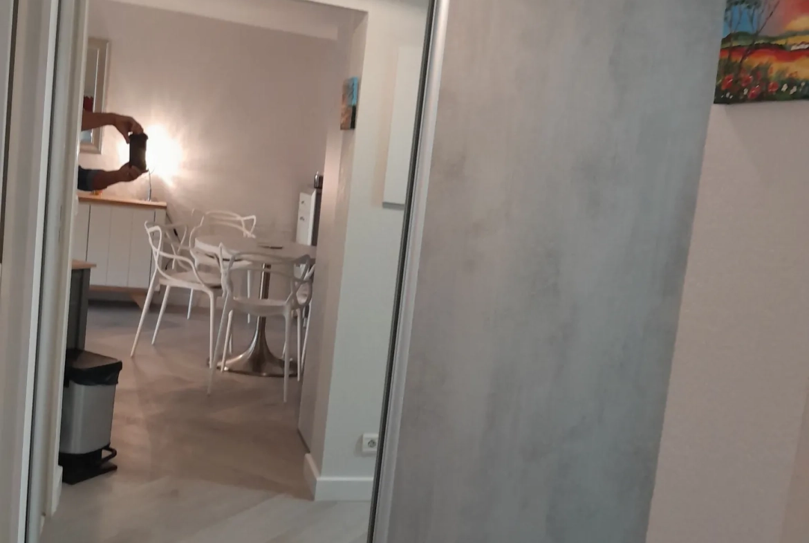 Appartement 2 pièces avec balcon et parking à Saint-Raphaël en centre-ville 