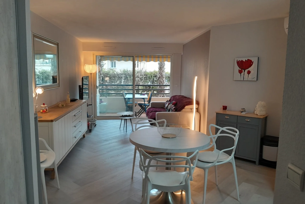 Appartement 2 pièces avec balcon et parking à Saint-Raphaël en centre-ville 