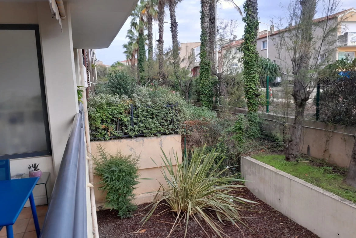 Appartement 2 pièces avec balcon et parking à Saint-Raphaël en centre-ville 