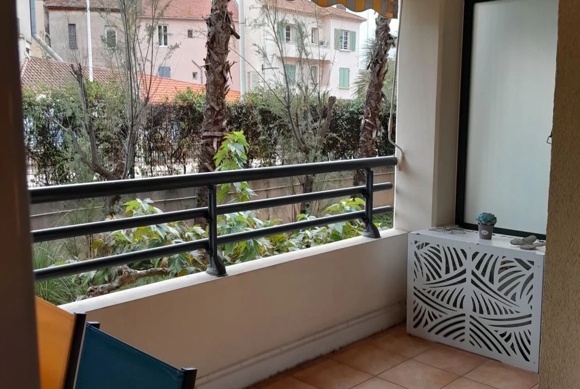Appartement 2 pièces avec balcon et parking à Saint-Raphaël en centre-ville 