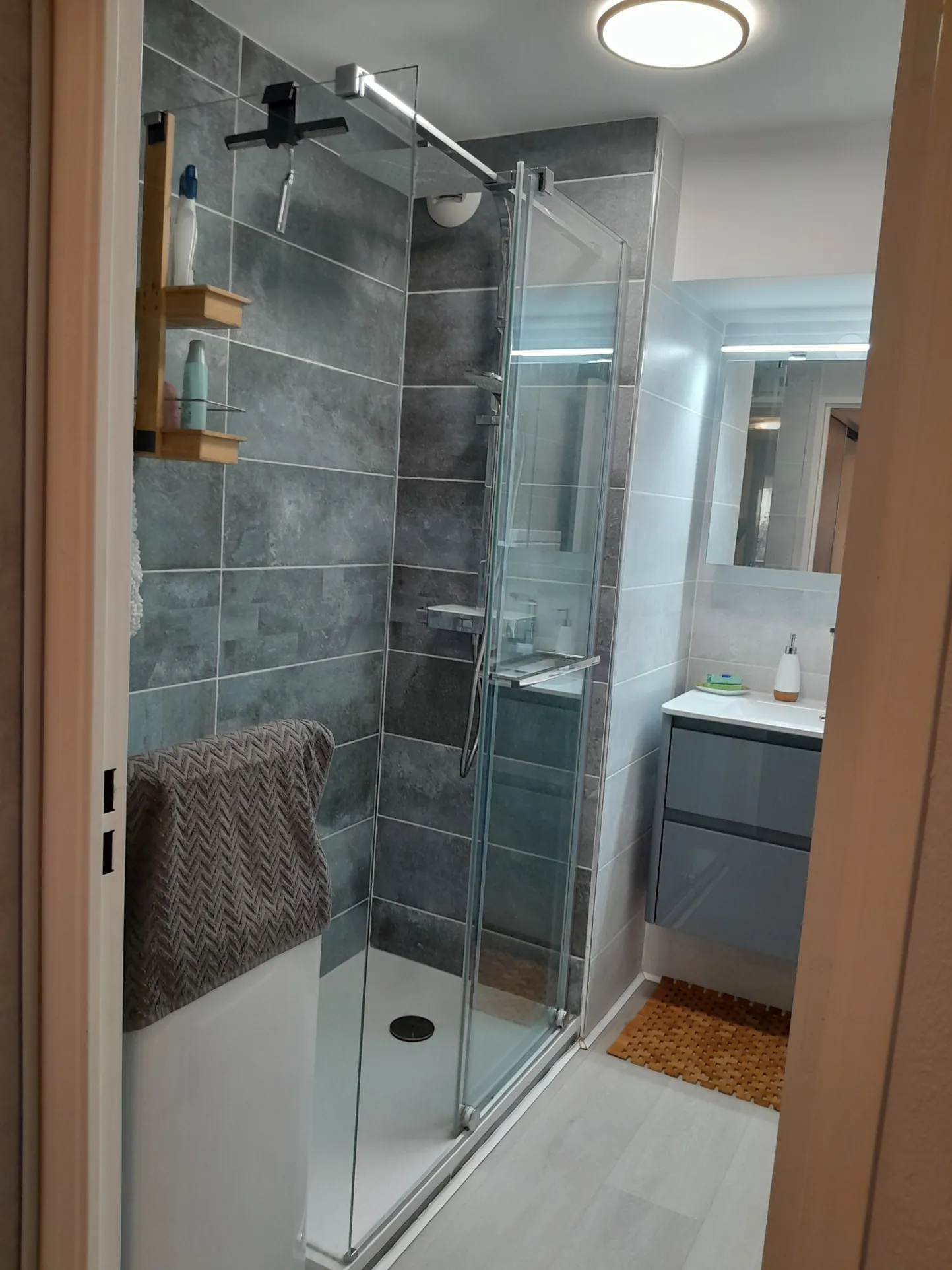 Appartement 2 pièces avec balcon et parking à Saint-Raphaël en centre-ville 