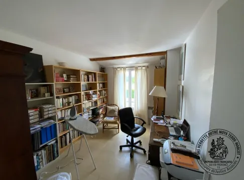 Villa à vendre à Aix-en-Provence - 88 m², 4 chambres, garage, prix 150 000 € 