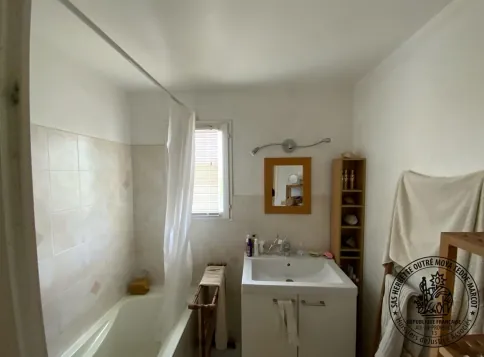 Villa à vendre à Aix-en-Provence - 88 m², 4 chambres, garage, prix 150 000 € 