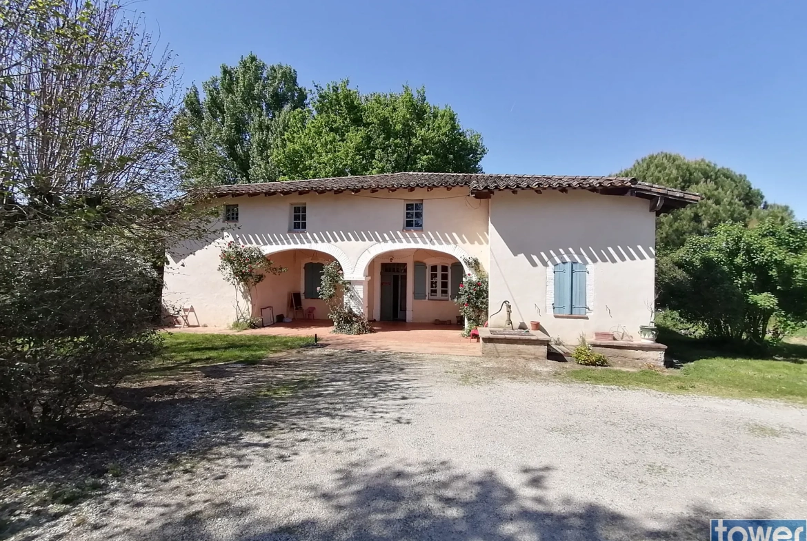 Maison de charme à Finhan avec piscine, 5 chambres, grand terrain de 2800 m² 