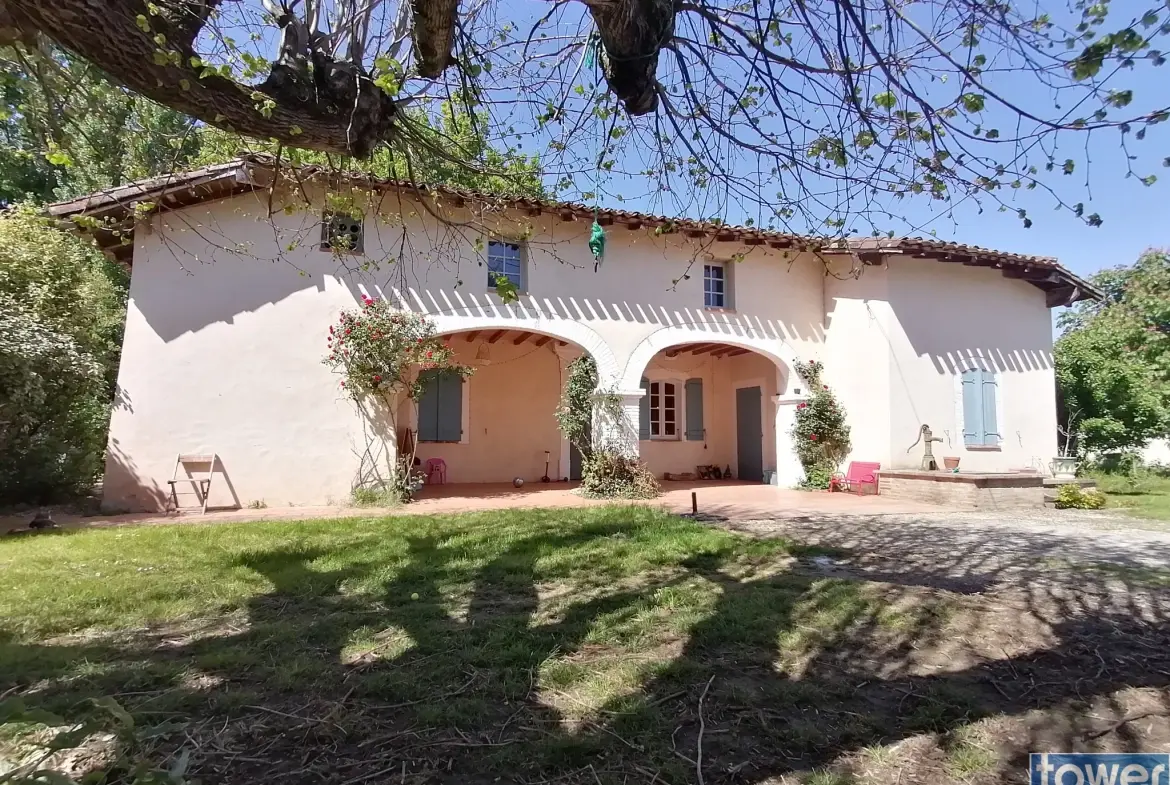 Maison de charme à Finhan avec piscine, 5 chambres, grand terrain de 2800 m² 