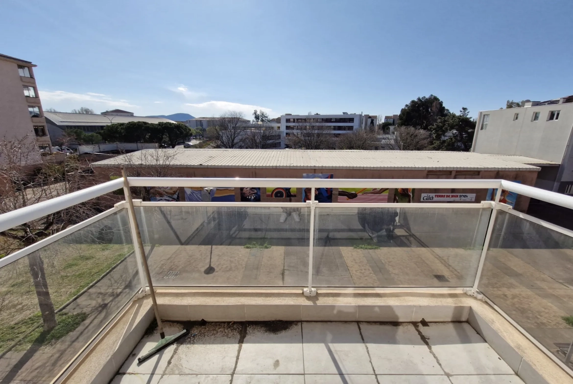 Appartement 2 pièces avec terrasse en dernier étage à La Garde 