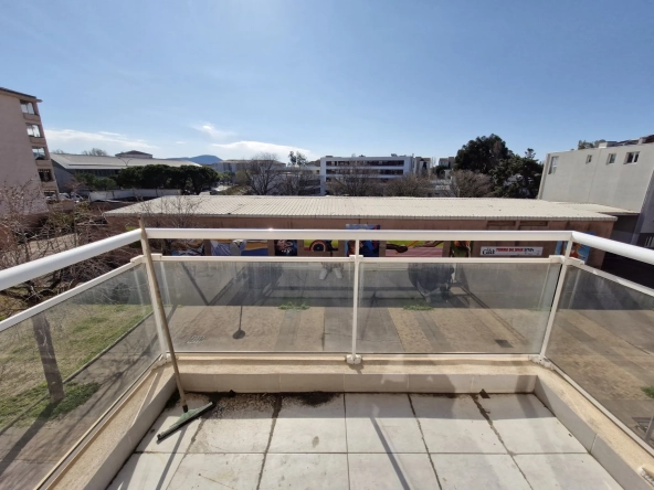 Appartement 2 pièces avec terrasse en dernier étage à La Garde 