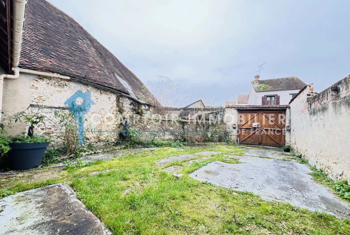 Maison familiale rénovée de 215 m² à Auneau en hyper-centre 