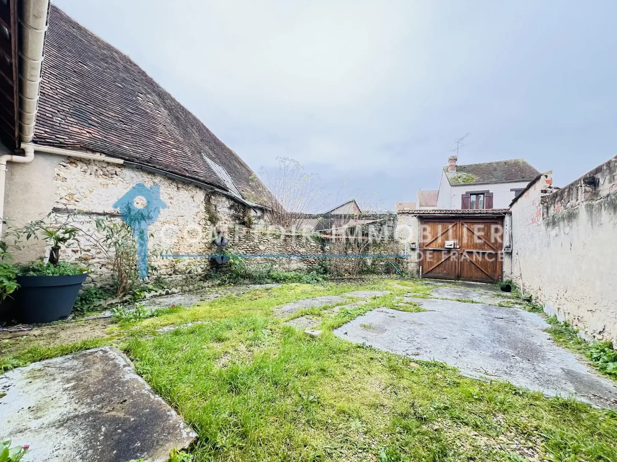 Maison familiale rénovée de 215 m² à Auneau en hyper-centre 