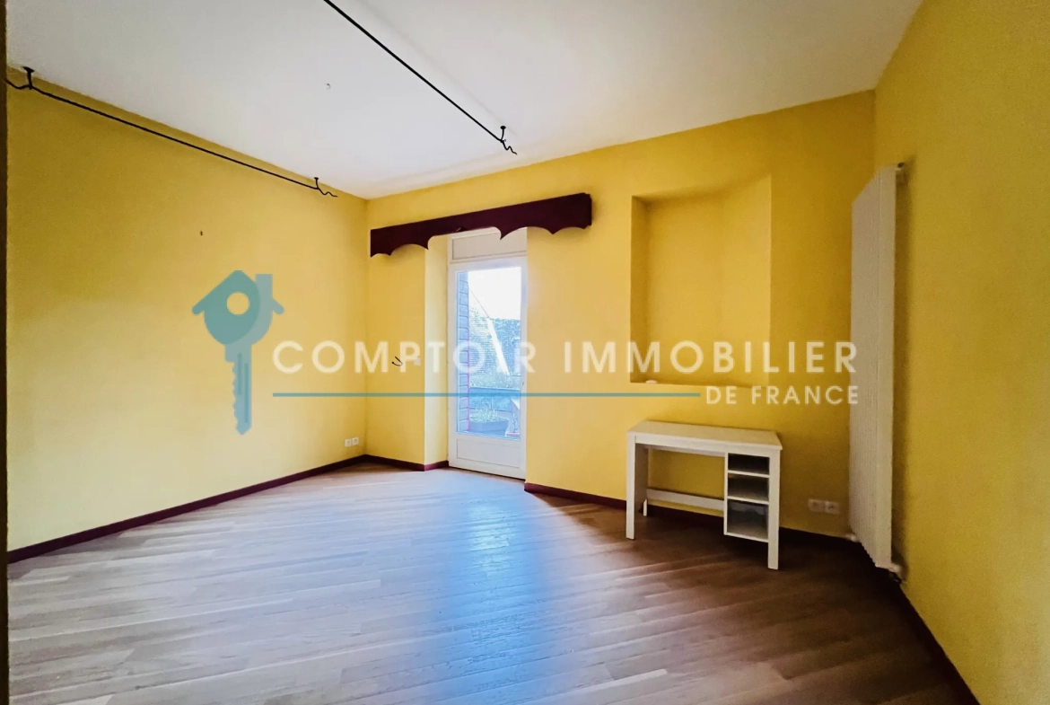 Maison familiale rénovée de 215 m² à Auneau en hyper-centre 