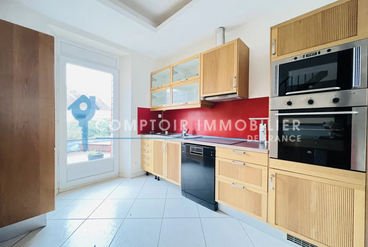 Maison familiale rénovée de 215 m² à Auneau en hyper-centre 