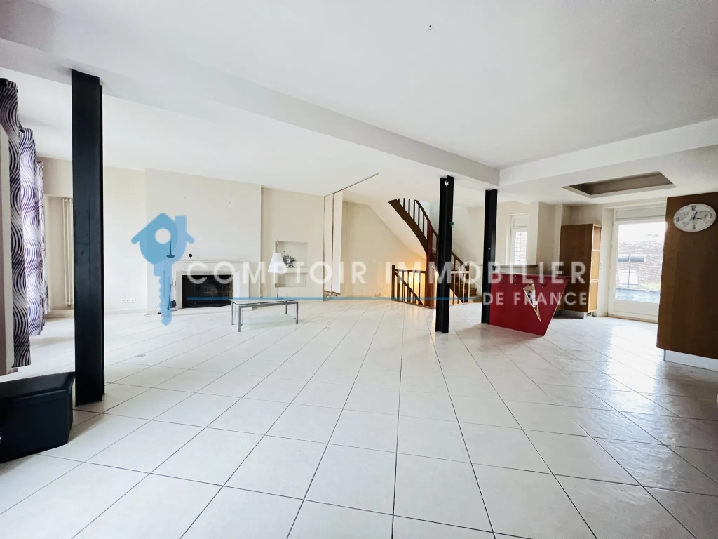 Maison familiale rénovée de 215 m² à Auneau en hyper-centre