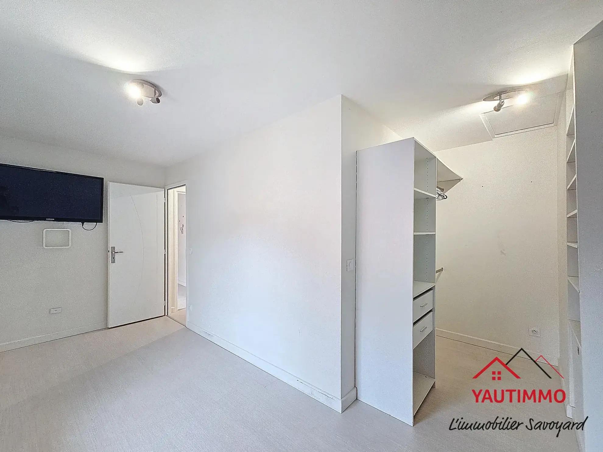 Maison de village à Bonne avec potentiel d'extension et cour aménageable 