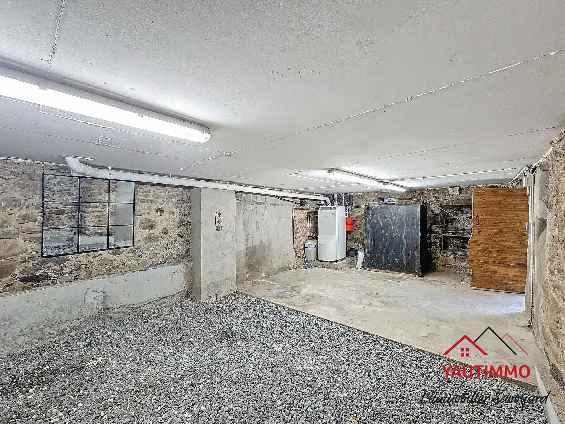 Maison de village à Bonne avec potentiel d'extension et cour aménageable 