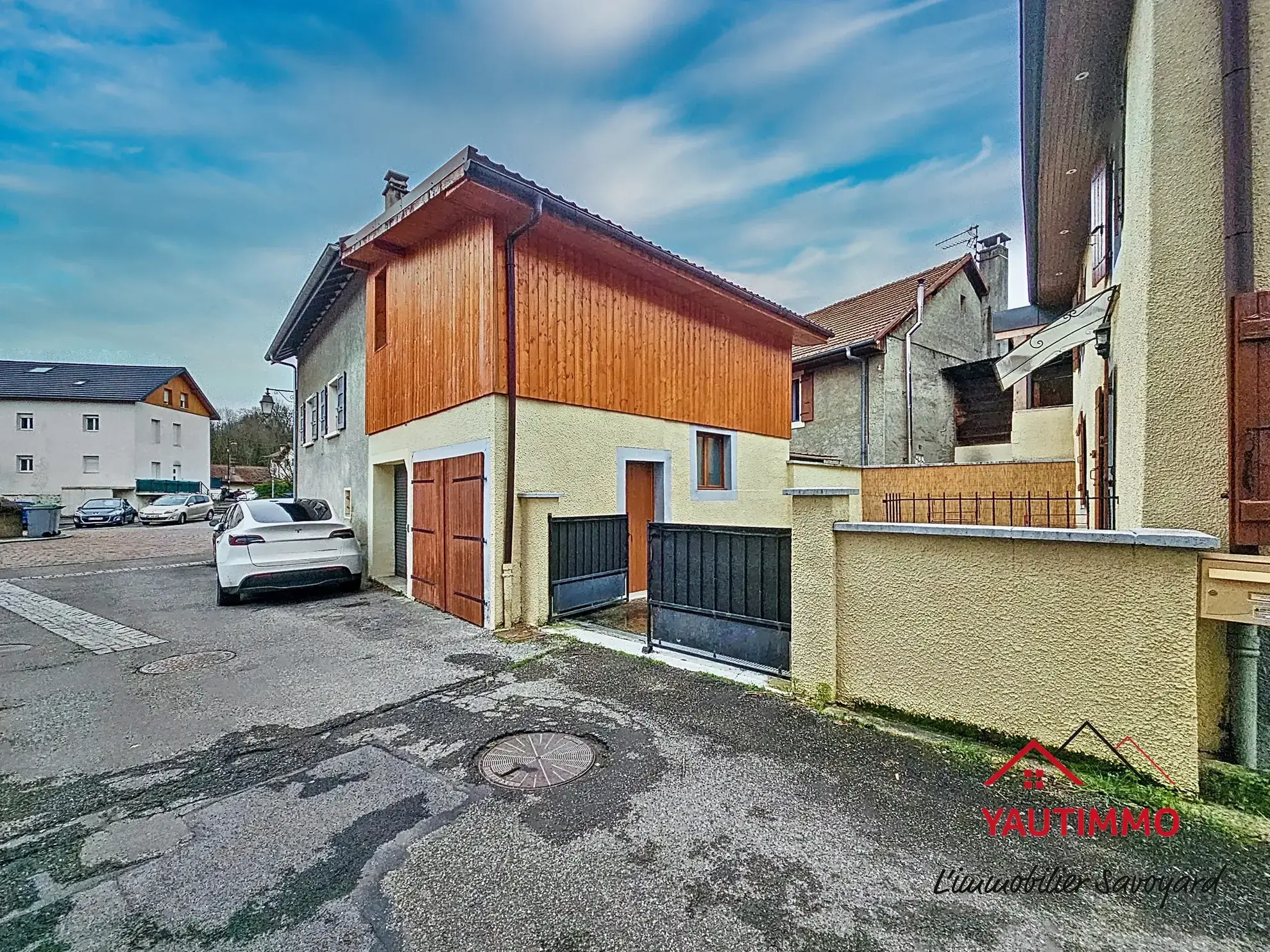 Maison de village à Bonne avec potentiel d'extension et cour aménageable 