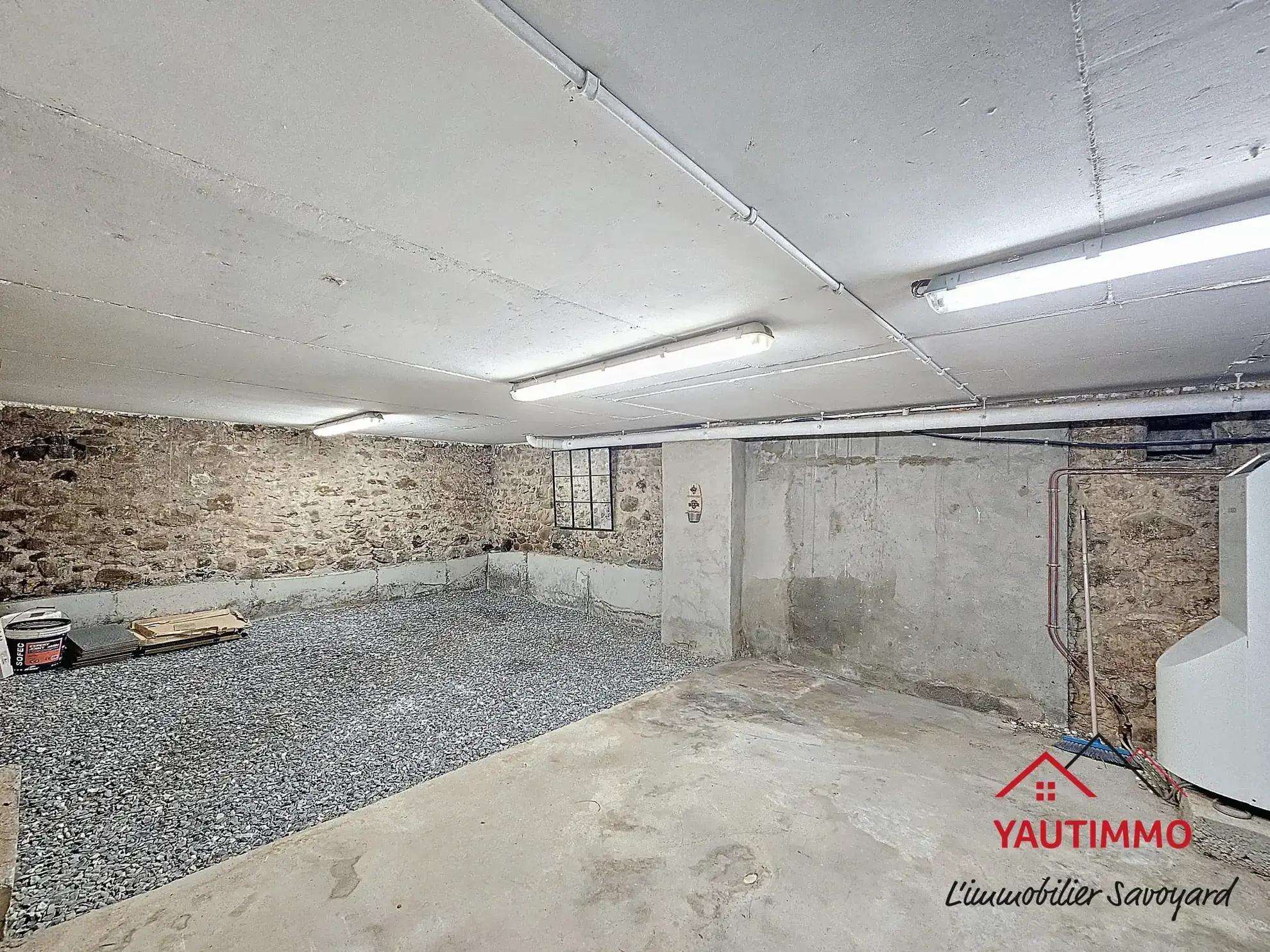 Maison de village à Bonne avec potentiel d'extension et cour aménageable 