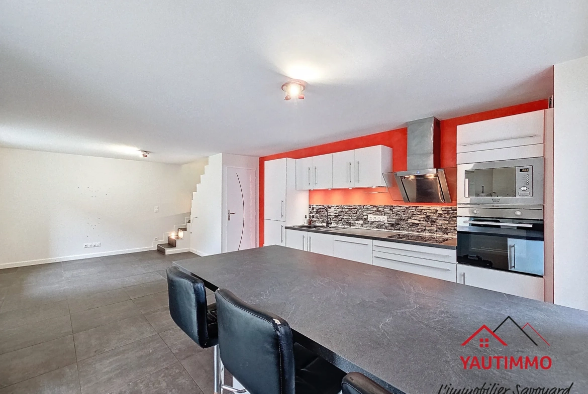 Maison de village à Bonne avec potentiel d'extension et cour aménageable 