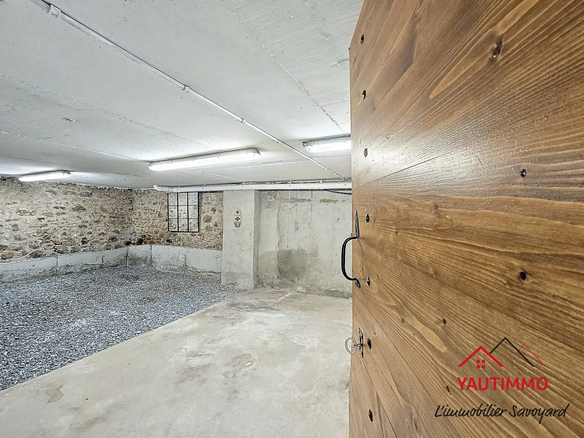 Maison de village à Bonne avec potentiel d'extension et cour aménageable 