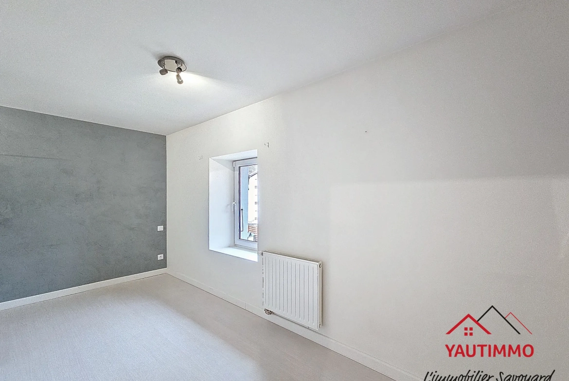 Maison de village à Bonne avec potentiel d'extension et cour aménageable 