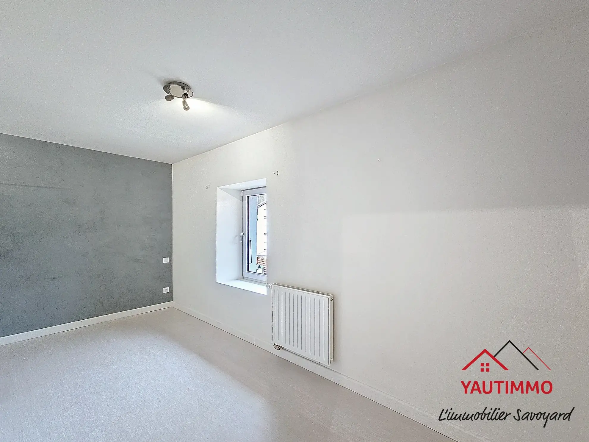Maison de village à Bonne avec potentiel d'extension et cour aménageable 