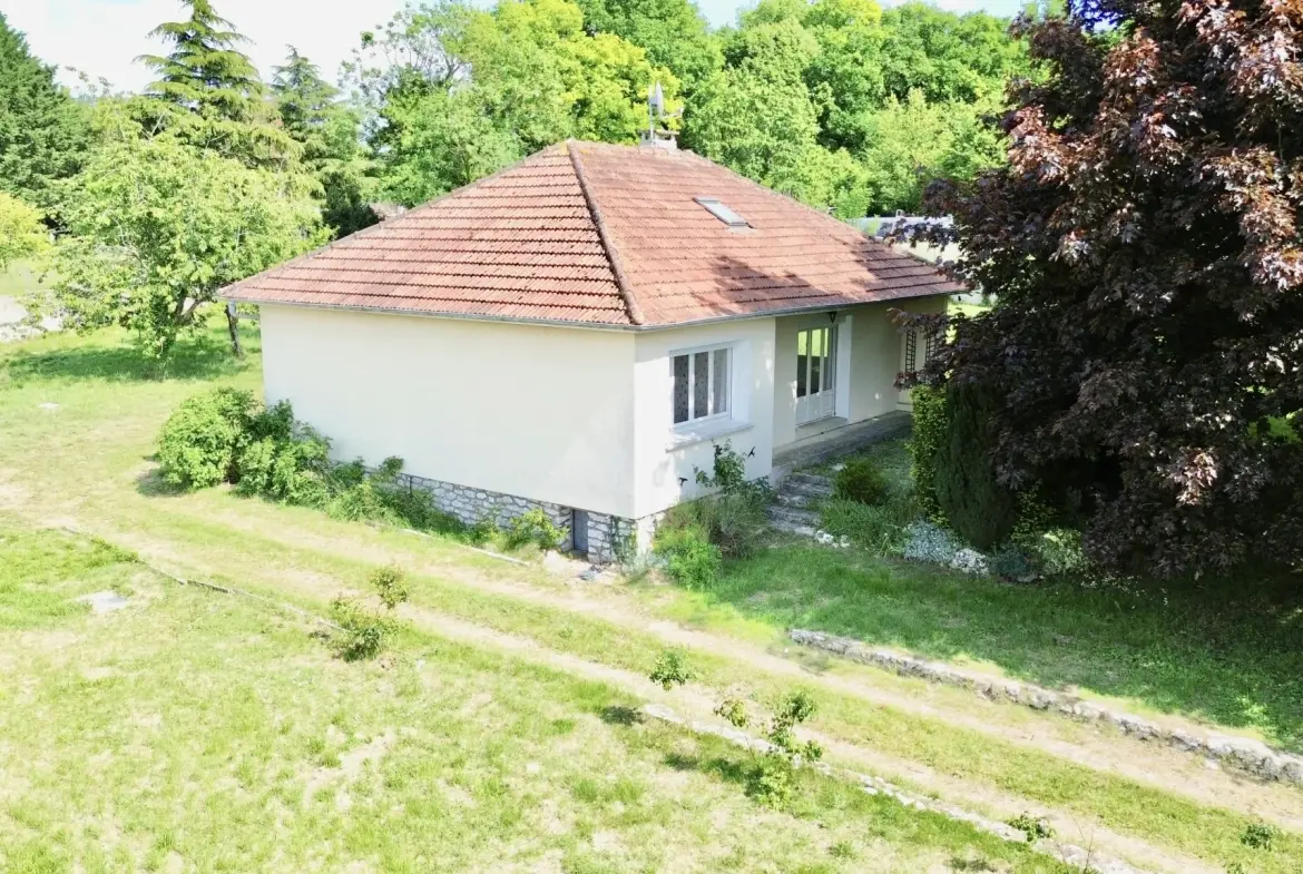 Maison de plain-pied avec jardin clos et garage à La Ferté-Gaucher 