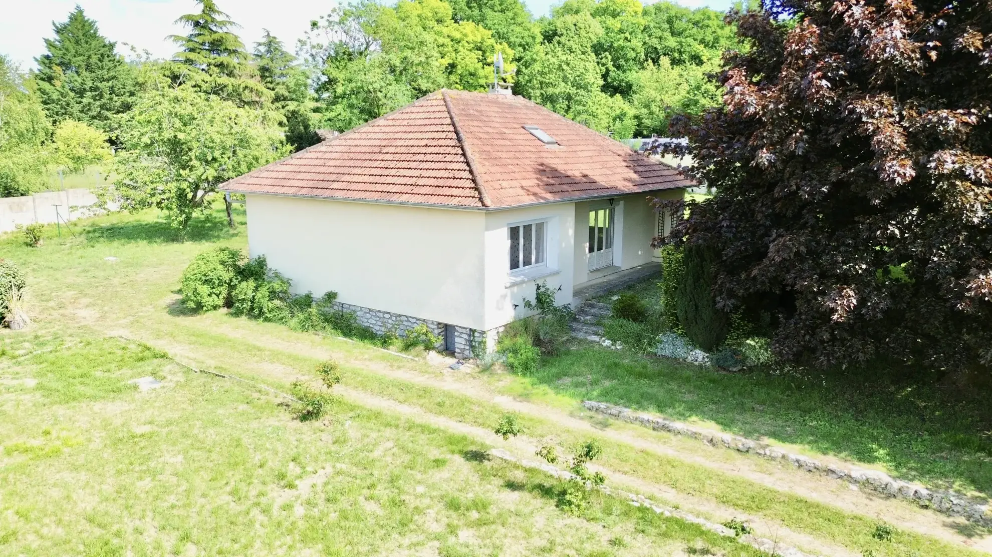 Maison de plain-pied avec jardin clos et garage à La Ferté-Gaucher 