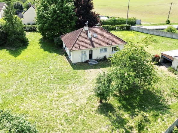 Maison de plain-pied avec jardin clos et garage à La Ferté-Gaucher