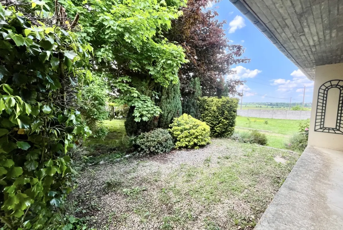 Maison de plain-pied avec jardin clos et garage à La Ferté-Gaucher 
