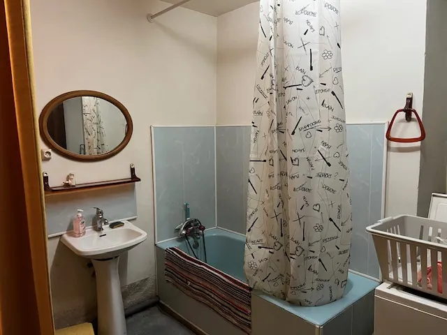 Maison en pierre authentique à vendre dans un village bourguignon typique 