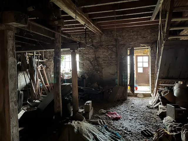 Maison en pierre authentique à vendre dans un village bourguignon typique 