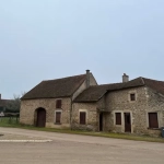 Maison en pierre authentique à vendre dans un village bourguignon typique