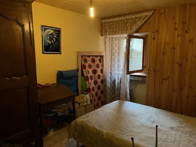 Maison en pierre authentique à vendre dans un village bourguignon typique 