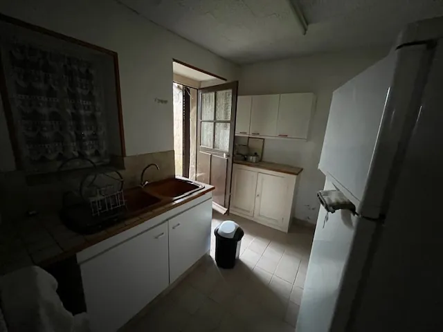 Maison en pierre authentique à vendre dans un village bourguignon typique 