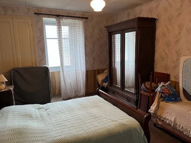 Maison en pierre authentique à vendre dans un village bourguignon typique 