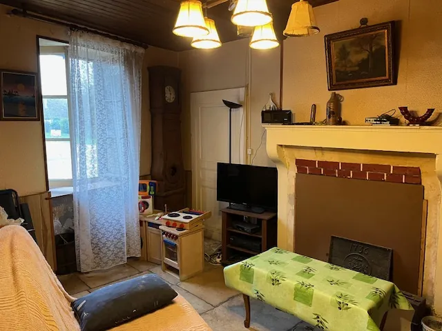 Maison en pierre authentique à vendre dans un village bourguignon typique 