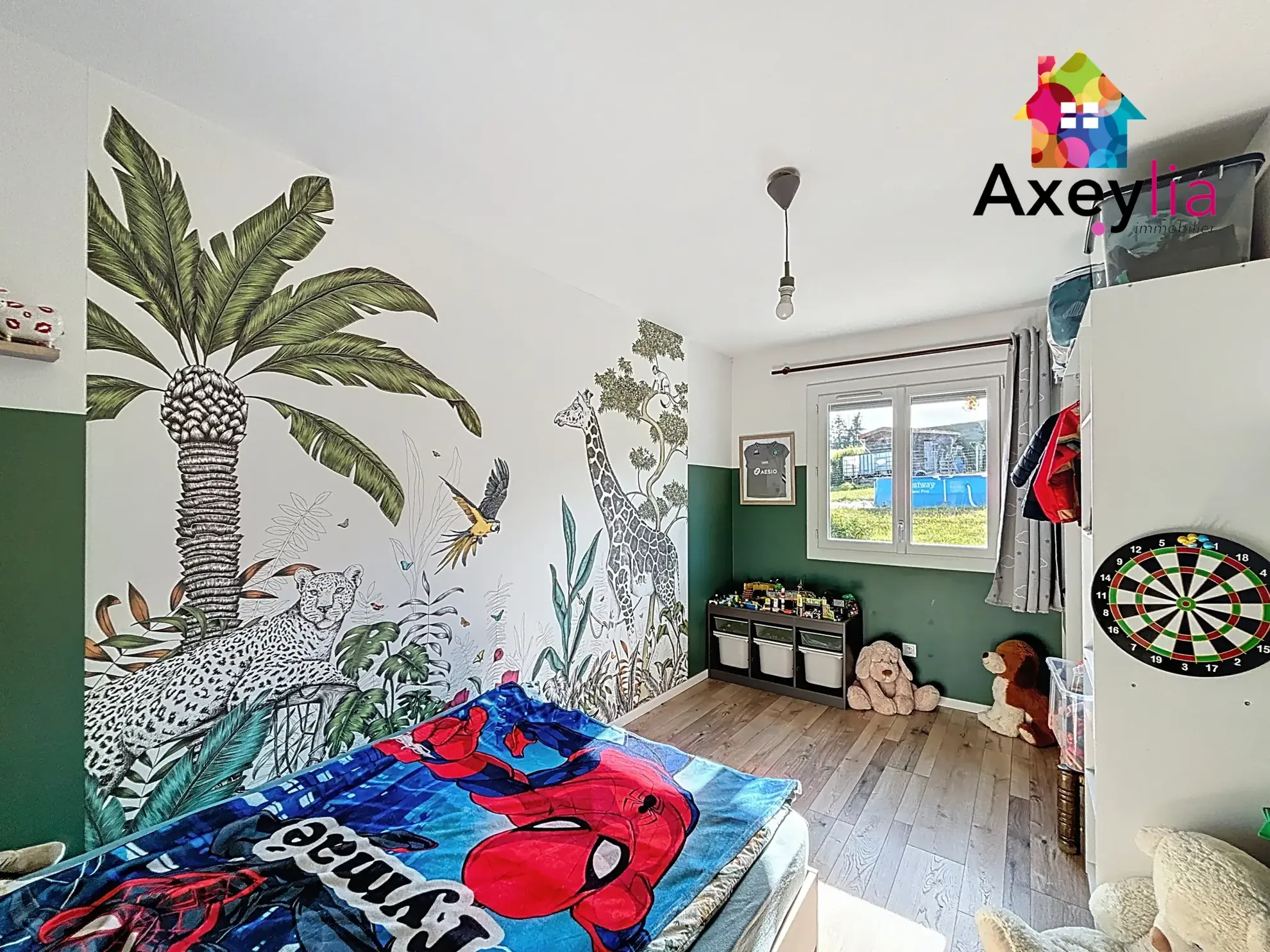 Maison de plain-pied à vendre à La Pacaudière avec piscine et grand terrain 