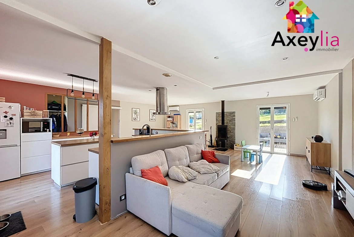 Maison de plain-pied à vendre à La Pacaudière avec piscine et grand terrain 