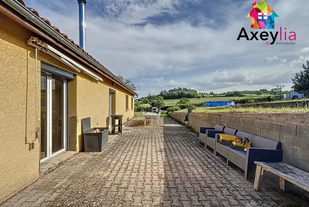 Maison de plain-pied à vendre à La Pacaudière avec piscine et grand terrain 