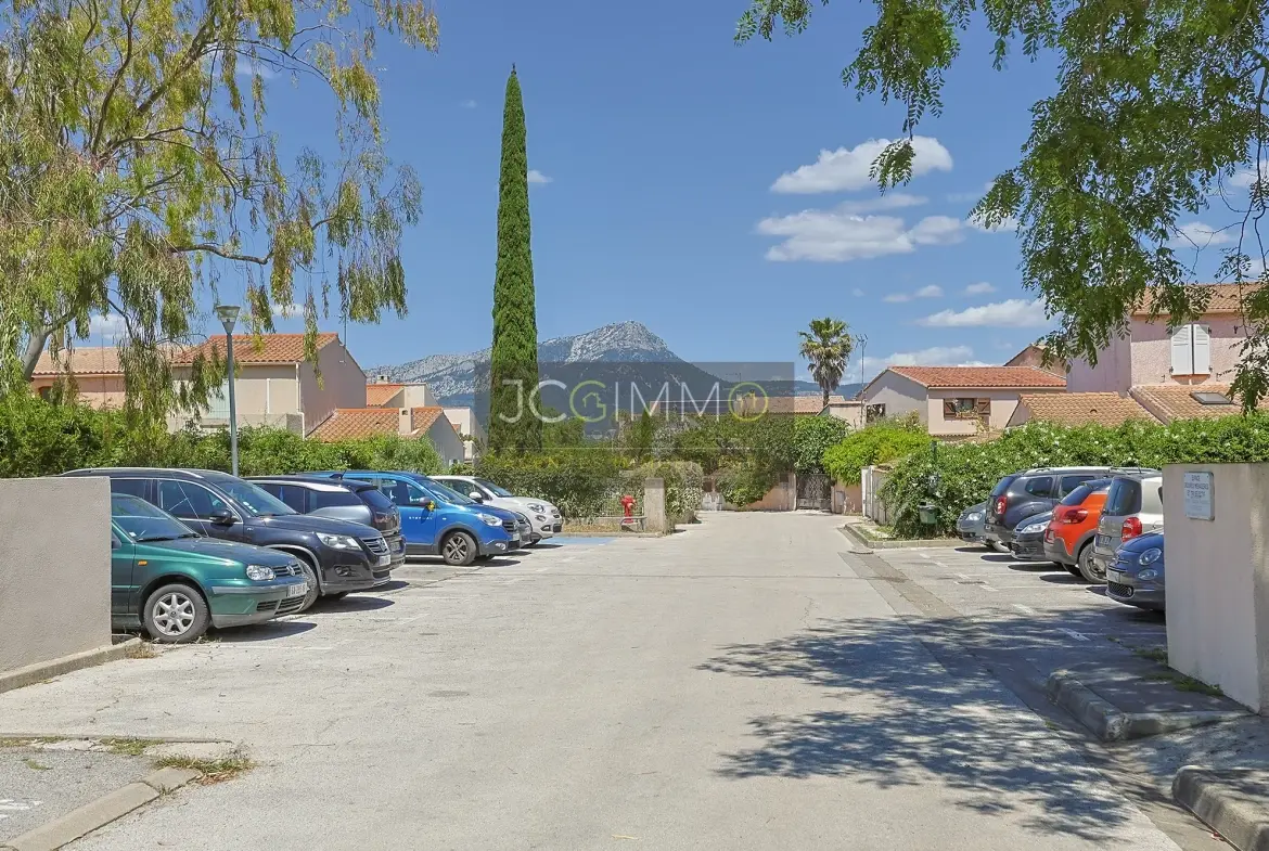 Appartement T3 au Pradet avec terrasse, garage et vue dégagée - Opportunité rare 
