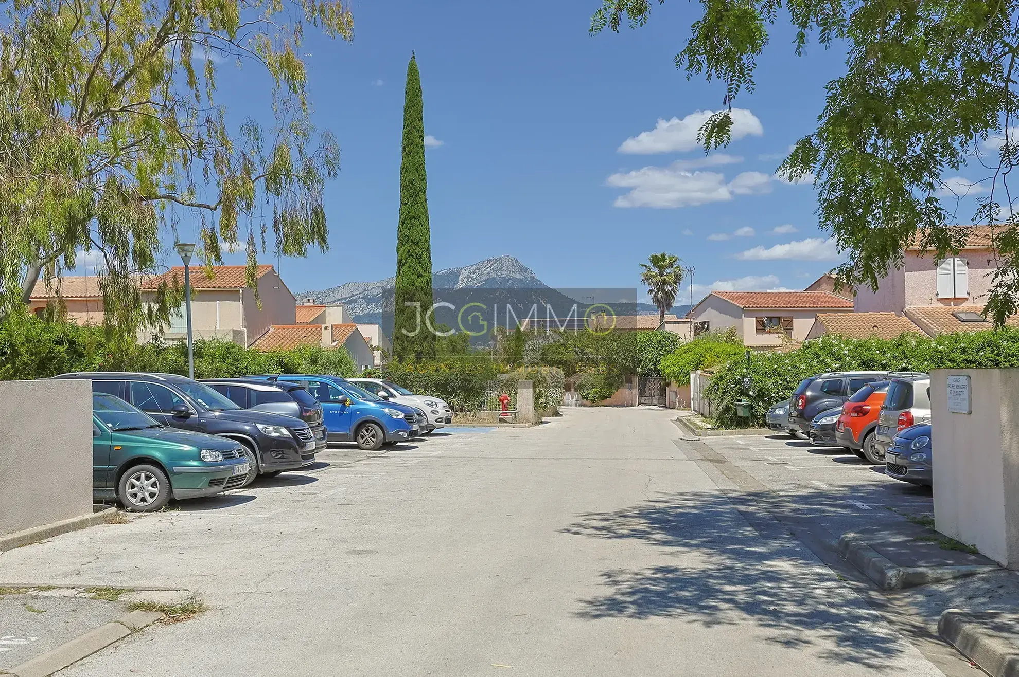 Appartement T3 au Pradet avec terrasse, garage et vue dégagée - Opportunité rare 