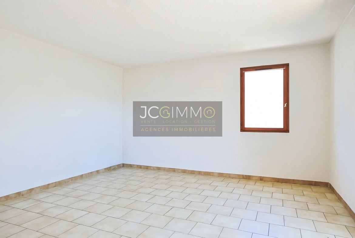 Appartement T3 au Pradet avec terrasse, garage et vue dégagée - Opportunité rare 