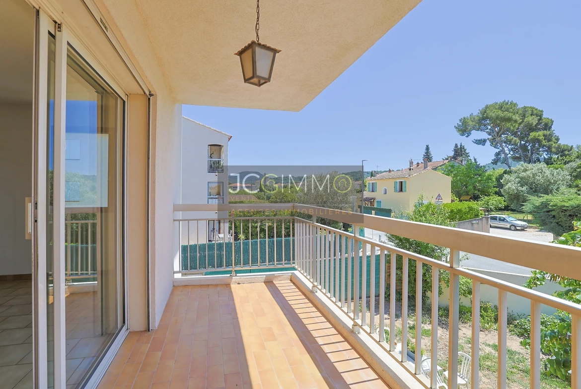 Appartement T3 au Pradet avec terrasse, garage et vue dégagée - Opportunité rare 