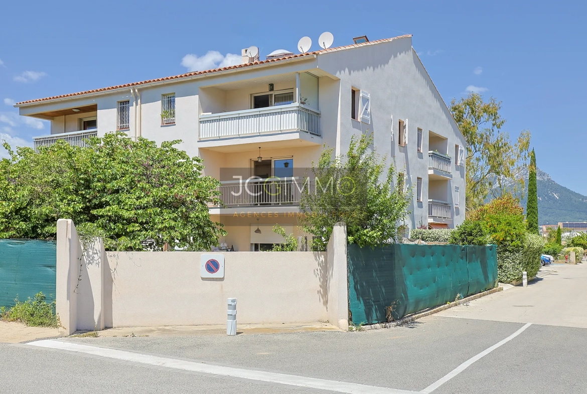 Appartement T3 au Pradet avec terrasse, garage et vue dégagée - Opportunité rare 