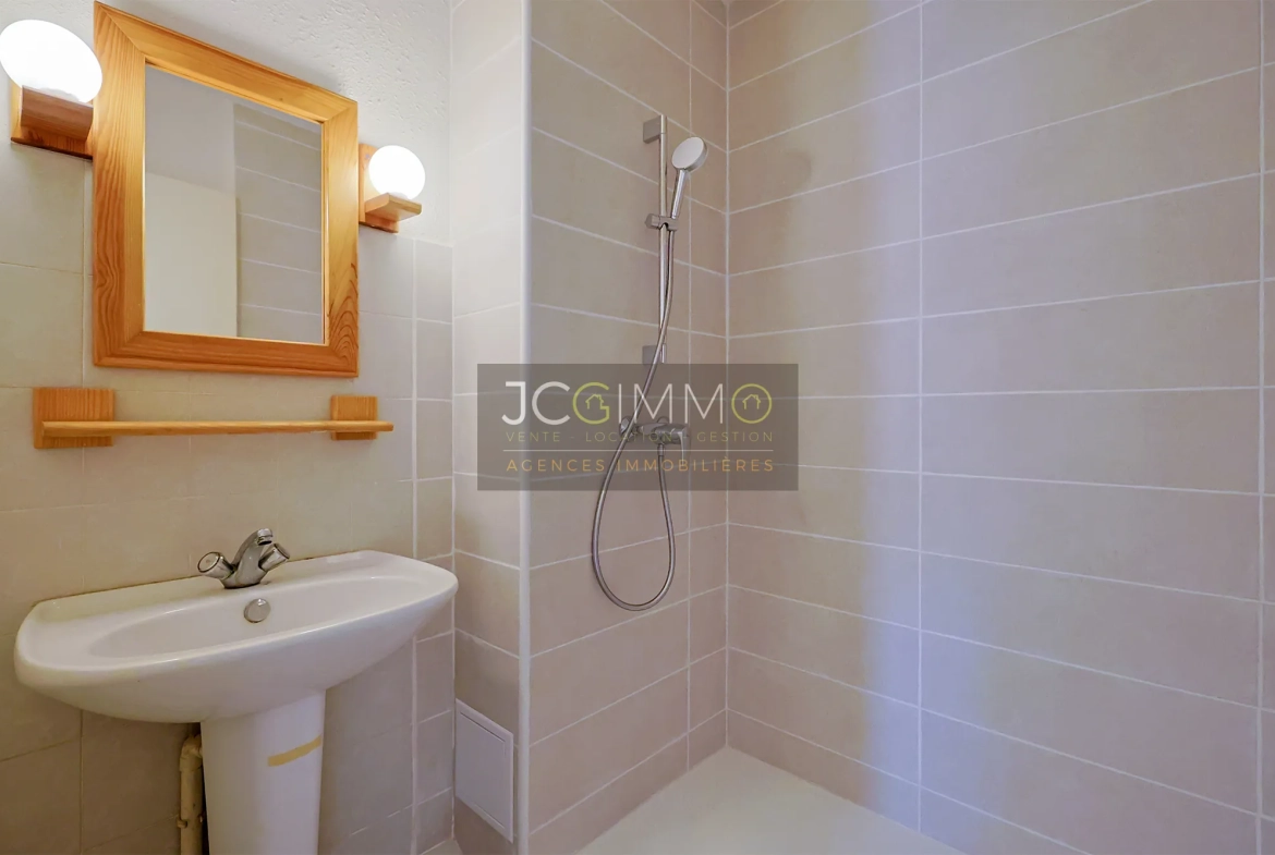 Appartement T3 au Pradet avec terrasse, garage et vue dégagée - Opportunité rare 