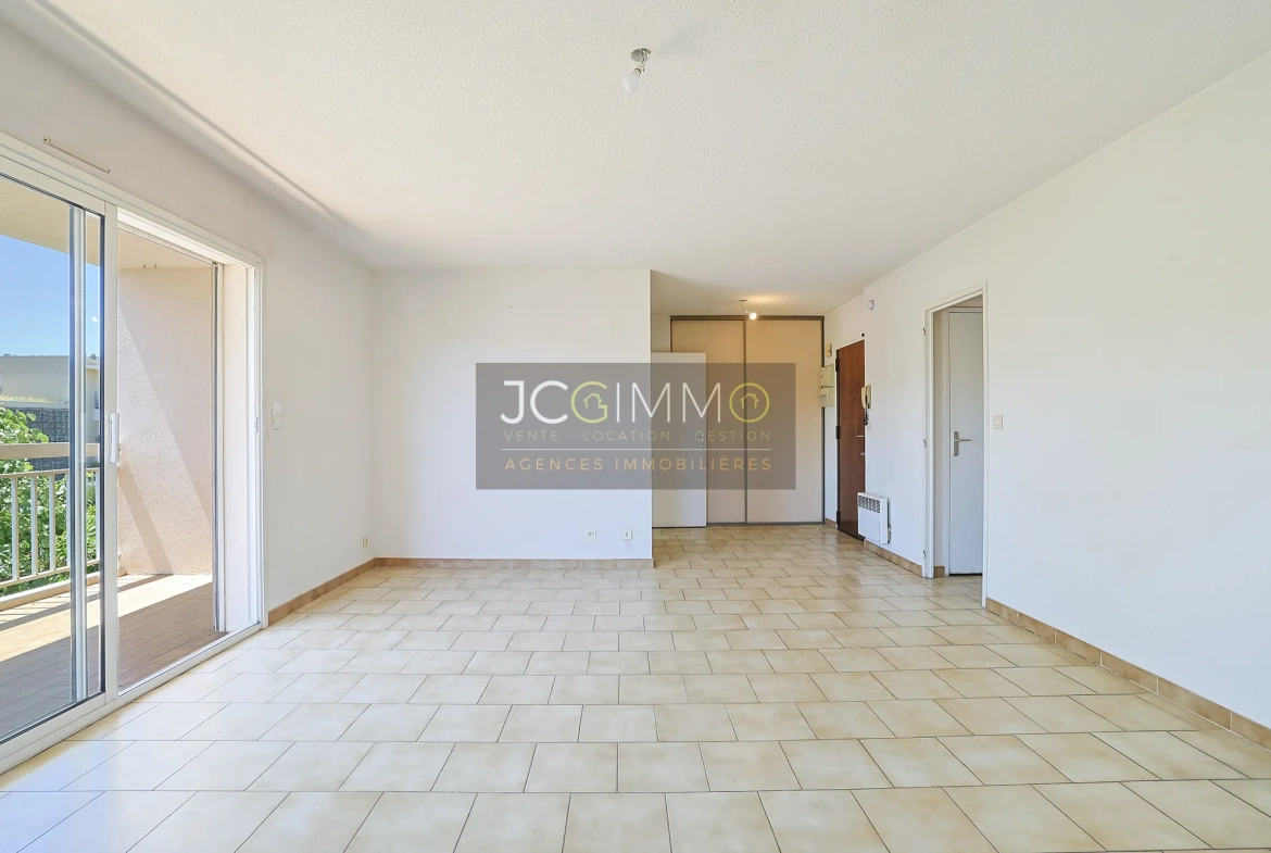 Appartement T3 au Pradet avec terrasse, garage et vue dégagée - Opportunité rare 