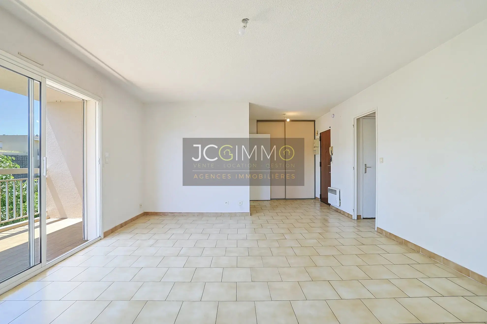 Appartement T3 au Pradet avec terrasse, garage et vue dégagée - Opportunité rare 